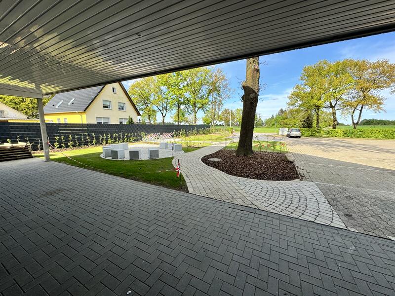 RB23_AL_Dorfplatz am DGH